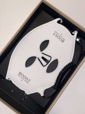 BOOST LED Light Therapy Mask - White